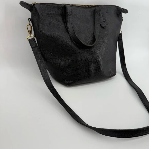 Cuyana Crossbody bag black‎ leather tote crossbody bag gold hardware slouchy